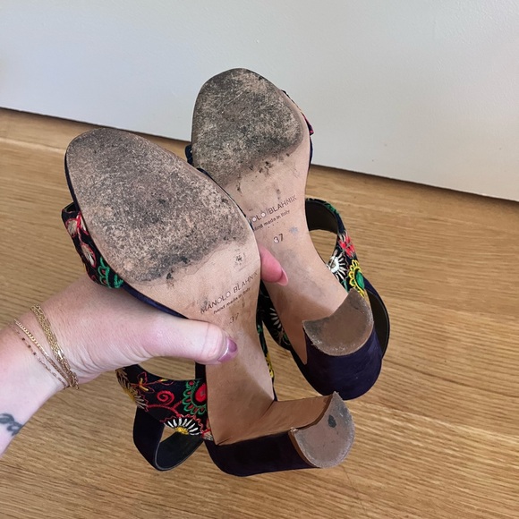 Manolo Blahnik embroidered block heels - Picture 5 of 7